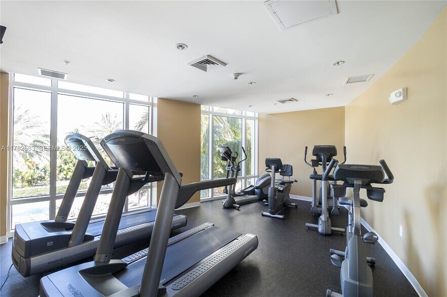 Building Photo - 1745 E Hallandale Beach Blvd