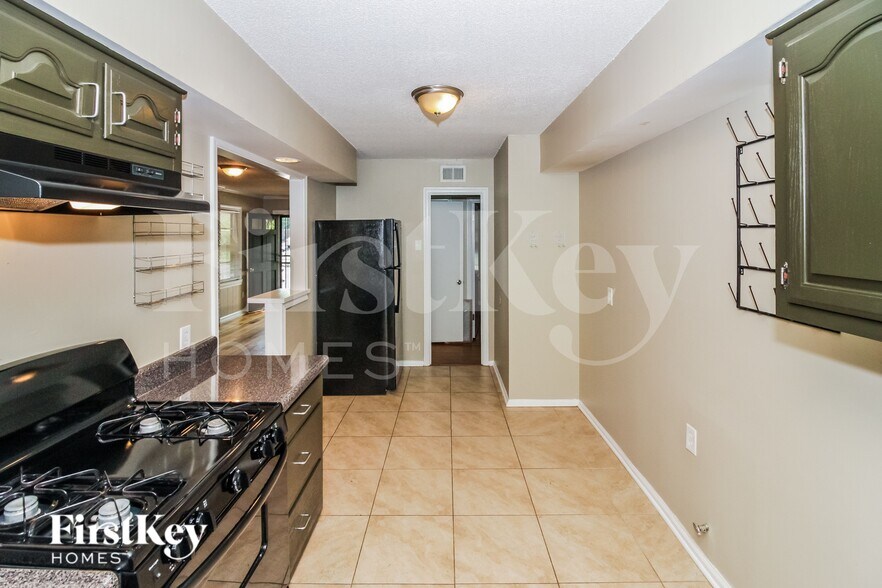 Building Photo - 1307 S White Station Rd