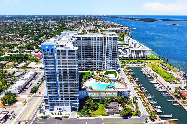 Building Photo - 220 Lake Shore Dr