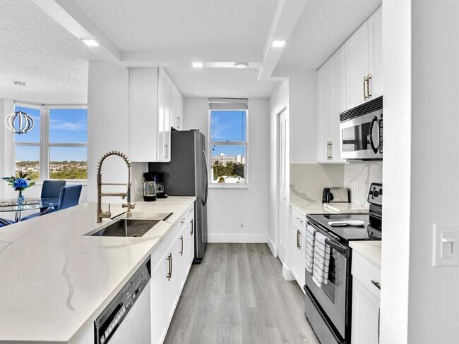 Building Photo - 3594 S Ocean Blvd