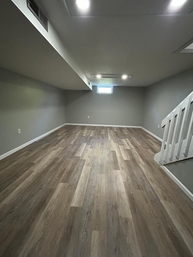 Building Photo - 3304-3306-3306 Kilwinning Pl