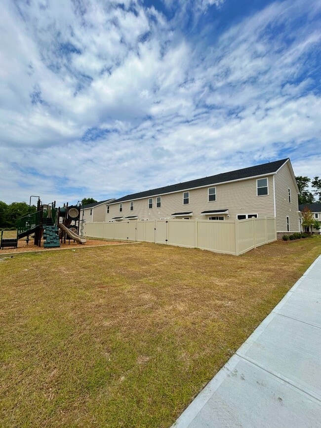 Building Photo - Hartford - Statesboro Townhomes
