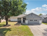 Building Photo - Charming 3-Bedroom Home with Spacious Yard in Prime Tulsa Location