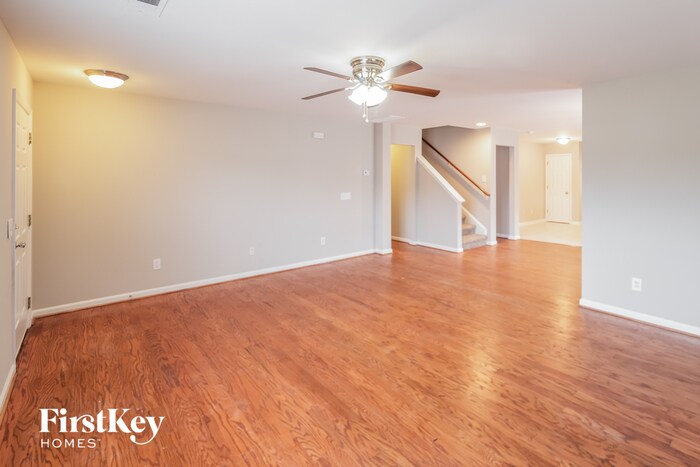 Building Photo - 512 Evening Shade Dr