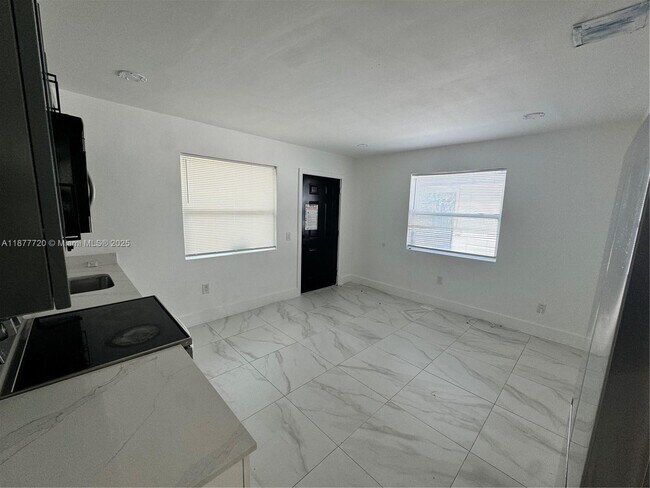 Building Photo - 1445 NW 34th St