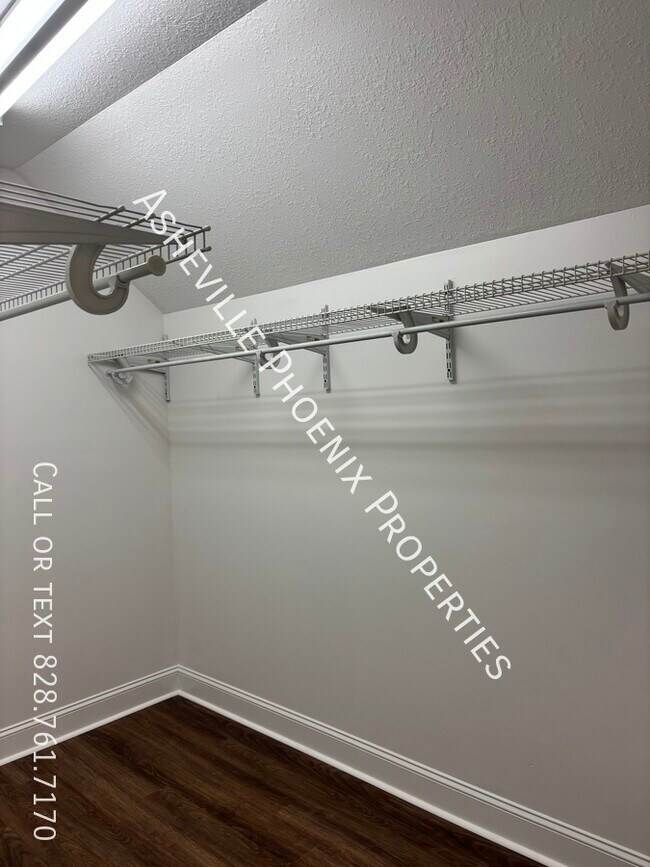 Building Photo - 9 Spruce Shade Ct