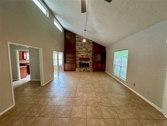 Building Photo - 2711 Colony Dr
