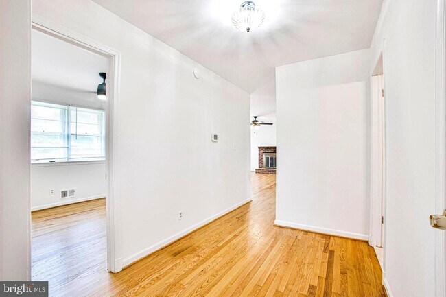 Building Photo - 11813 Macon St