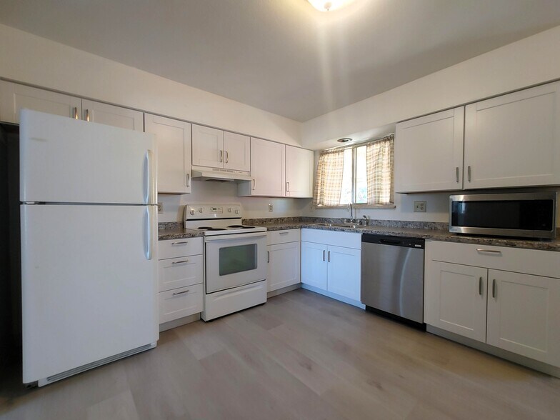 Building Photo - 8869 Circle Dr