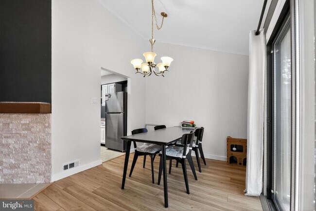 Building Photo - 203 CYPRESS Cir