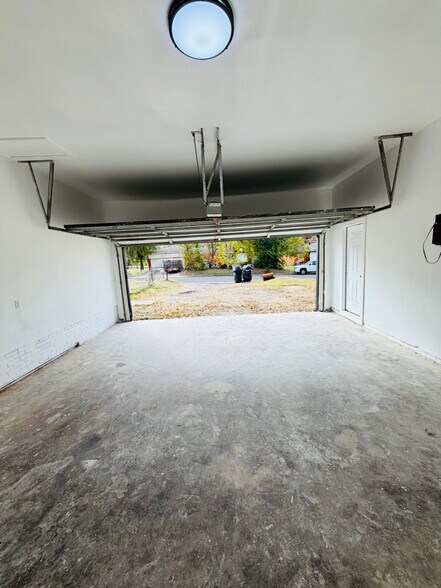 Building Photo - 403 Margo St