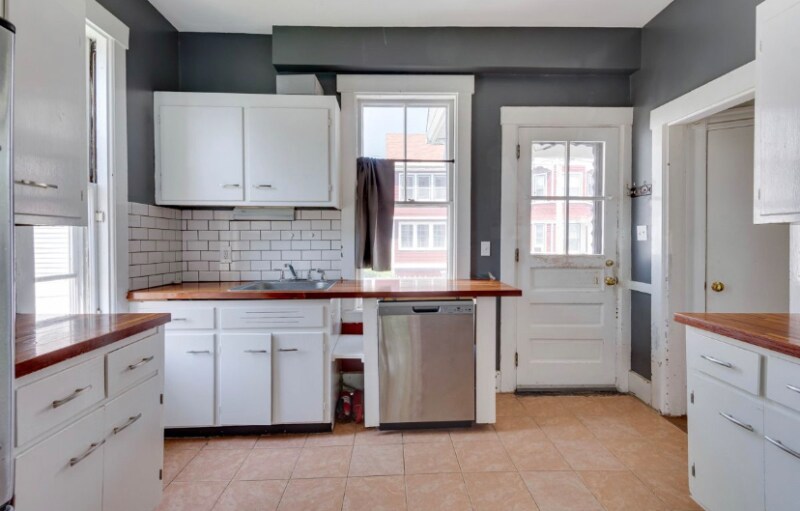 Primary Photo - 12 Fiske St
