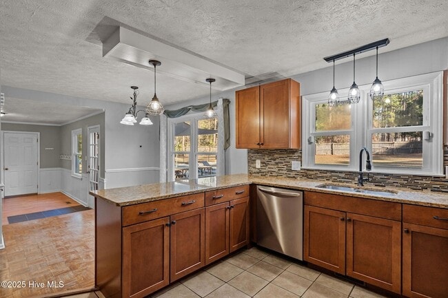 Building Photo - 215 Canterbury Rd