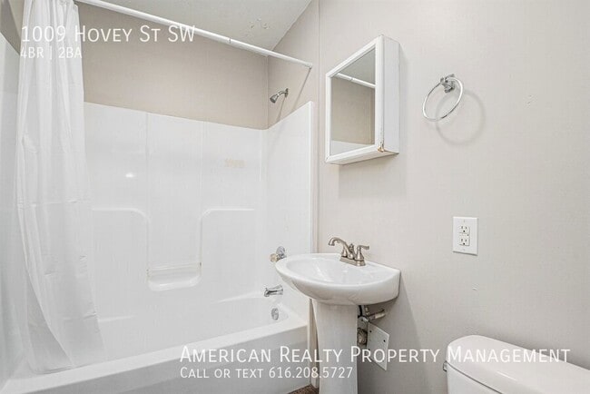 Building Photo - 1009 Hovey St SW