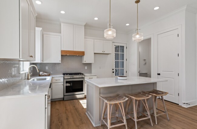 Building Photo - FOR RENT in SUGAR MILL POND!