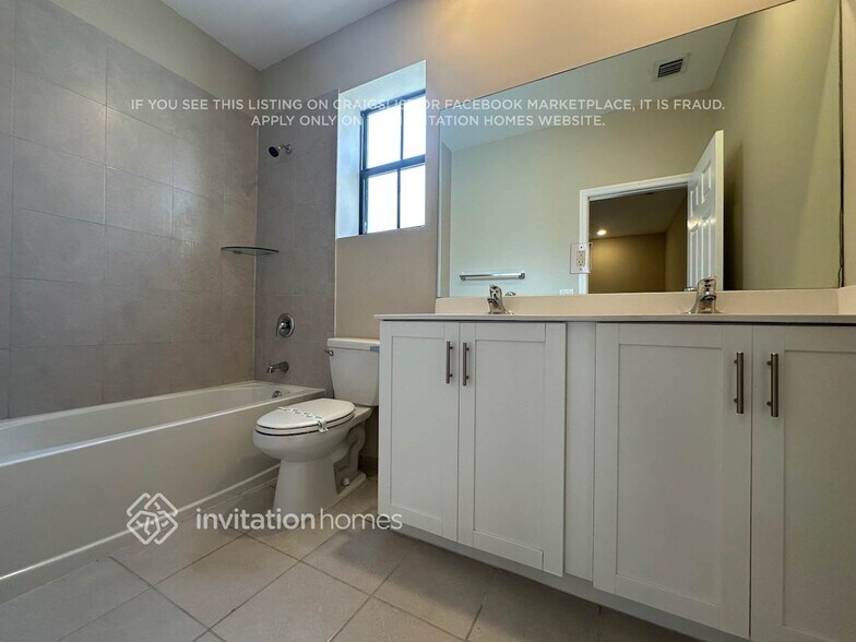 Building Photo - 3424 W 110th St