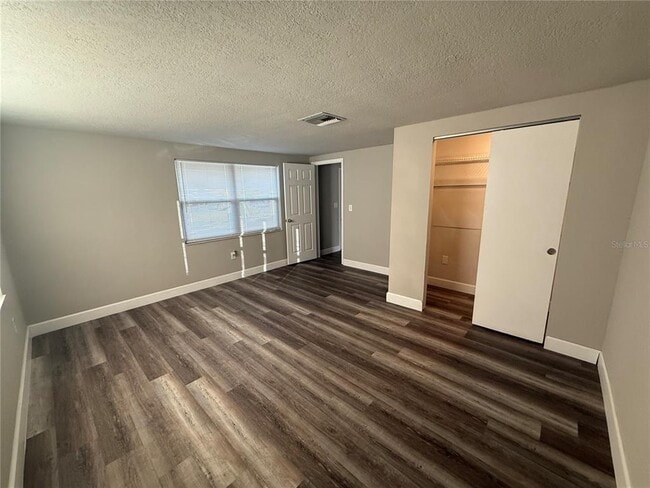 Building Photo - 7104 Ingleside Dr