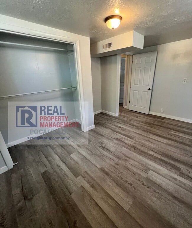 Building Photo - 4 Bedroom 2 Bath Home - Pet Friendly