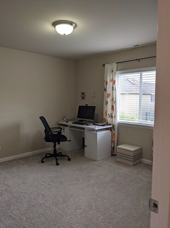 Building Photo - North Creek 4 Bedroom Home