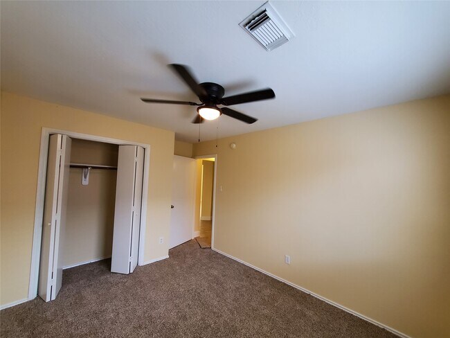 Building Photo - 1413 Bridle Path