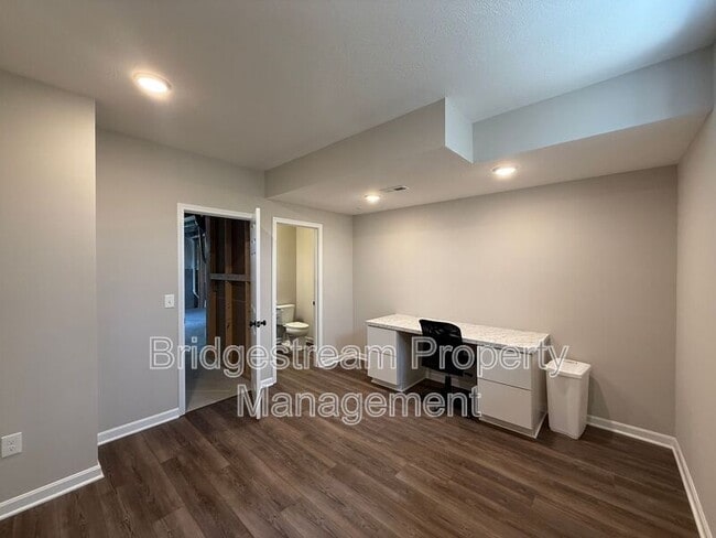 Building Photo - 3032 Wellington Ln