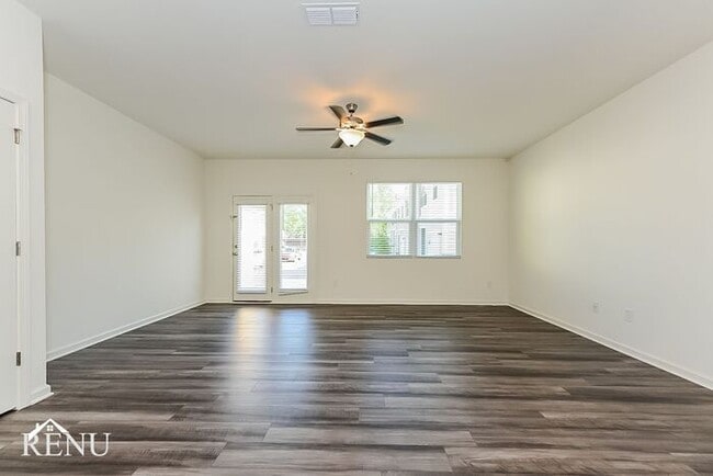 Building Photo - 3106 Calcutta St