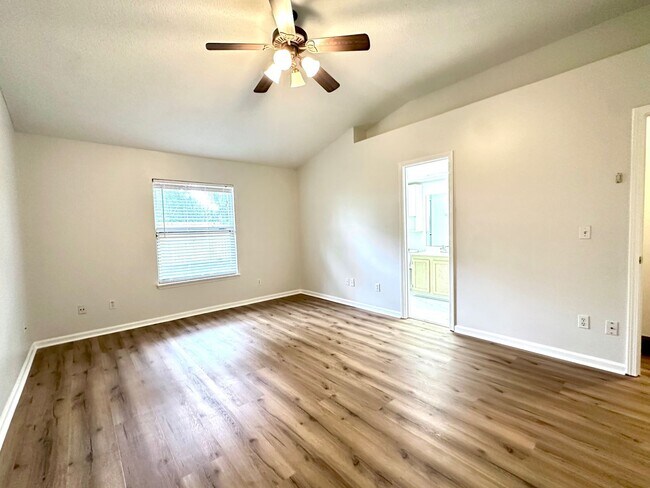Building Photo - 5 minutes to the beach!  Remodeled Home!