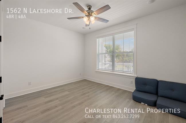 Building Photo - 1562 N Lakeshore Dr