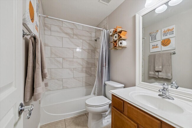 Building Photo - 13815 Lake Livingston Dr