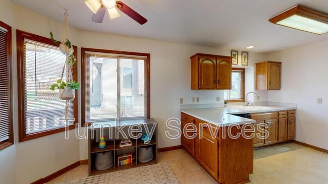 Building Photo - 204 Summerset Dr