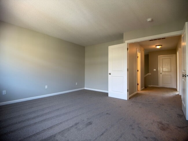 Building Photo - 3608 NE 42nd St