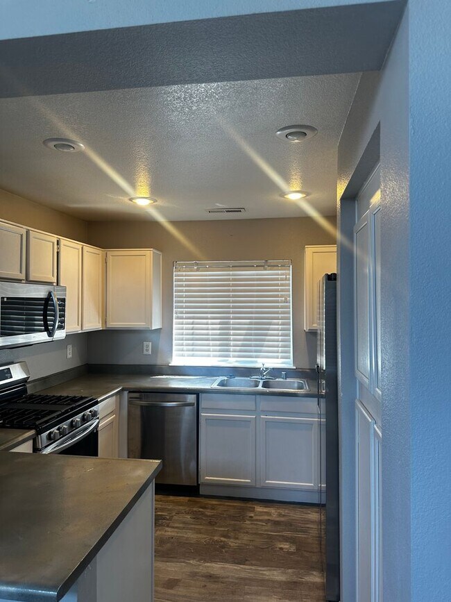 Building Photo - 4517 Park Rose Cir