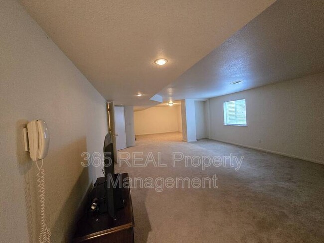 Building Photo - 5601 W 18th St