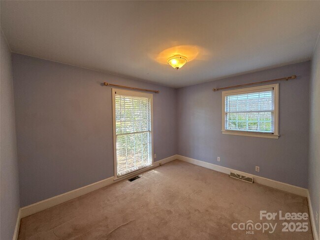 Building Photo - 2209 Stonewood Dr