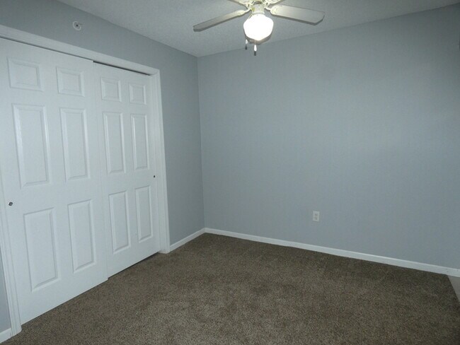 Building Photo - Beautiful Condo in Gladstone, MO