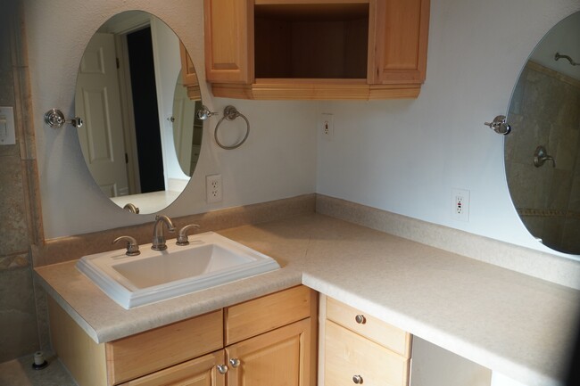 Building Photo - 5113 S Emporia Way