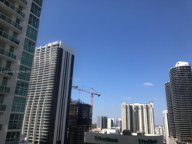 Building Photo - 950 Brickell Bay Dr