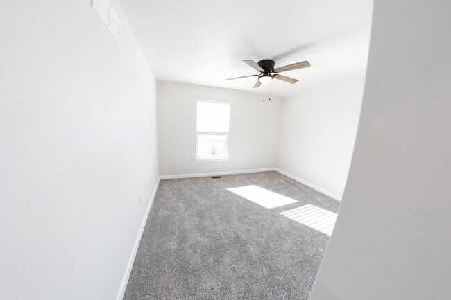 Building Photo - 374 SE 95th Rd