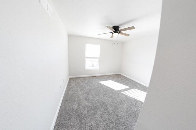 Building Photo - 374 SE 95th Rd