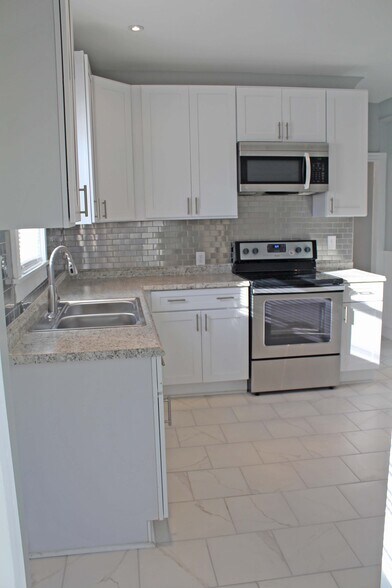 Building Photo - 325 Firth Street
