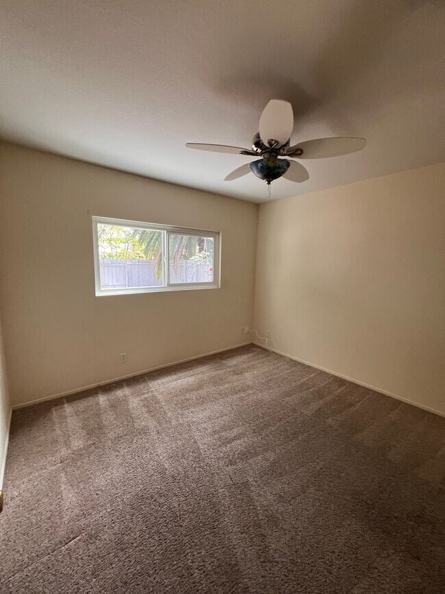 Building Photo - Newbury Park - Three bedroom, bonus room (could be 4th bedroom, 2.5 bathrooms