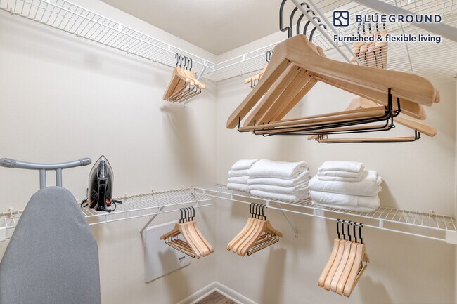 Building Photo - 3001 Esperanza Crossing