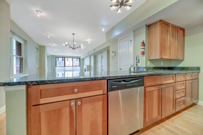 Building Photo - 1425 Rhode Island Ave NW