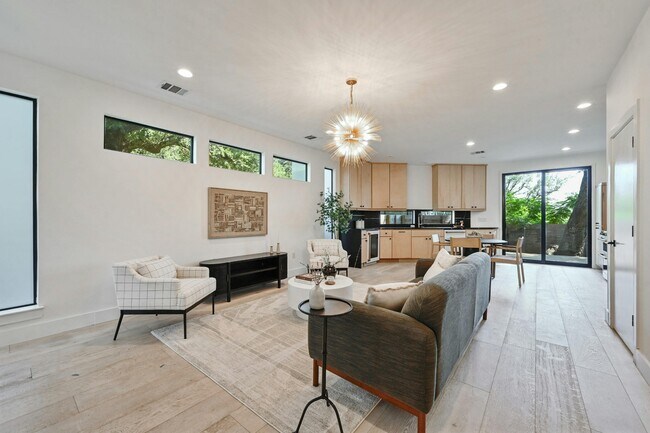 Building Photo - 1183 Oak Grove Ave