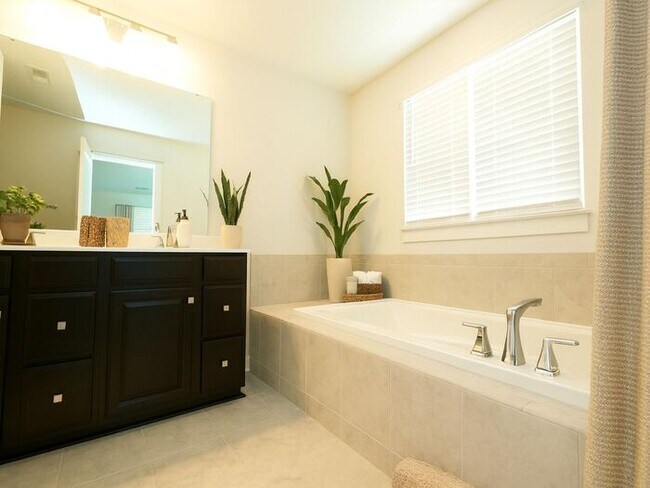 Building Photo - Wonderful 3BR 2BA Home w/ Upgraded Kitchen • Assigned Parking • Patio & Porch in Concord