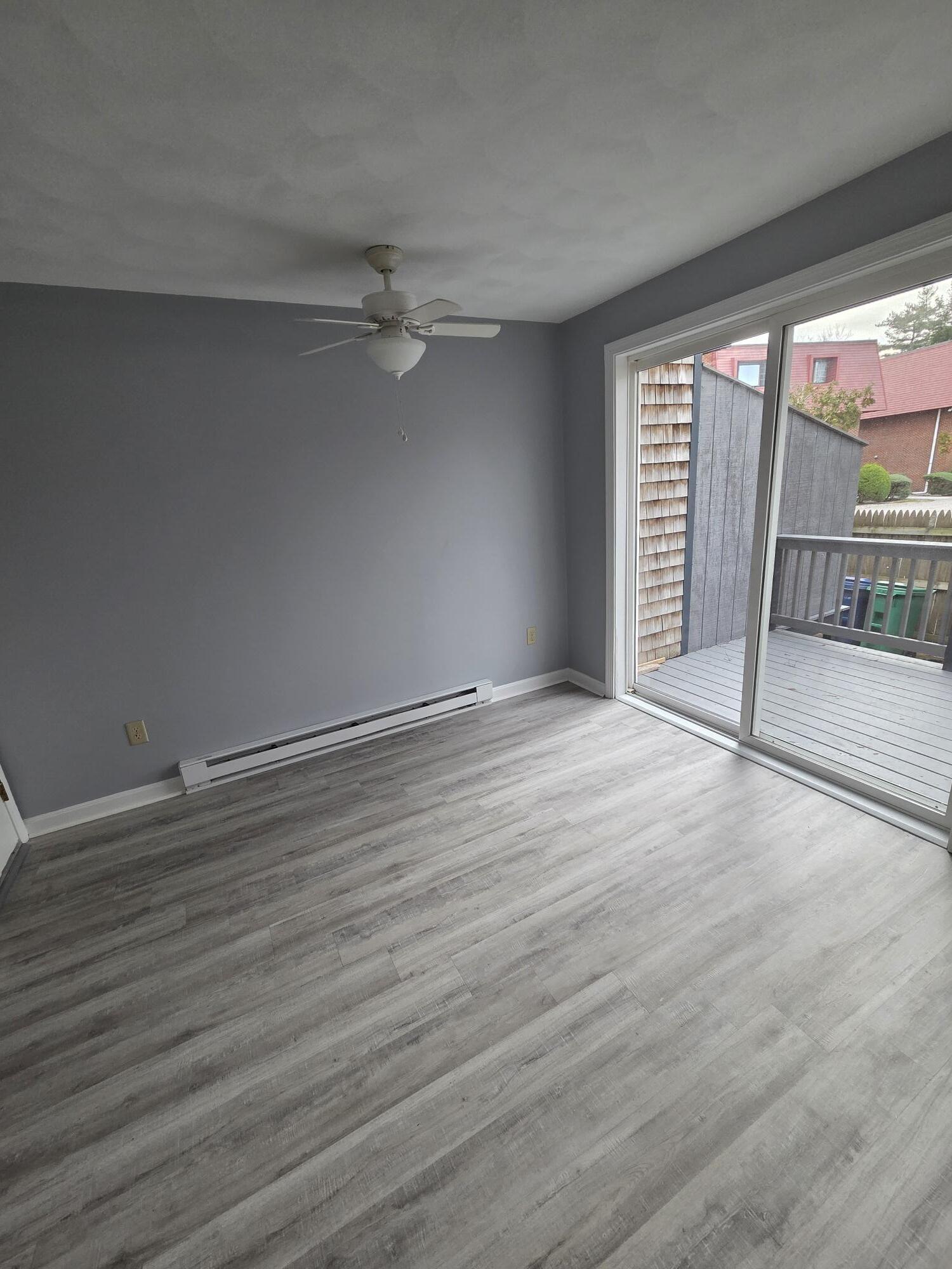 Building Photo - 471 W Shore Rd