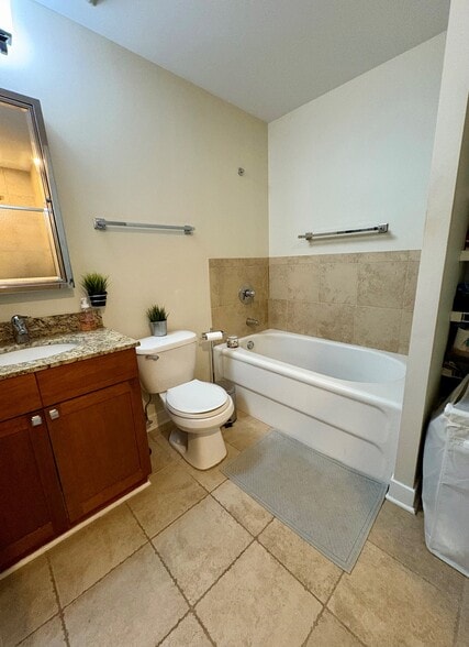 master bath - 320 E 21st St