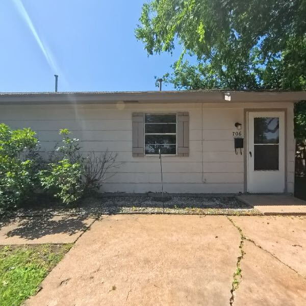 Building Photo - "Charming 1-Bedroom Retreat with Gleaming ...