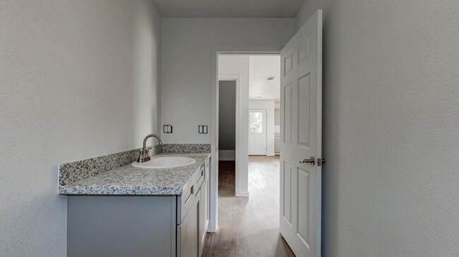 Building Photo - 2352 Karen Ct