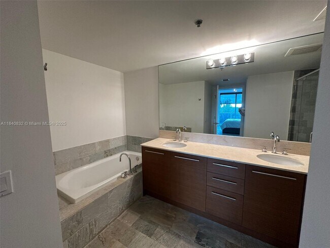 Building Photo - 2641 N Flamingo Rd